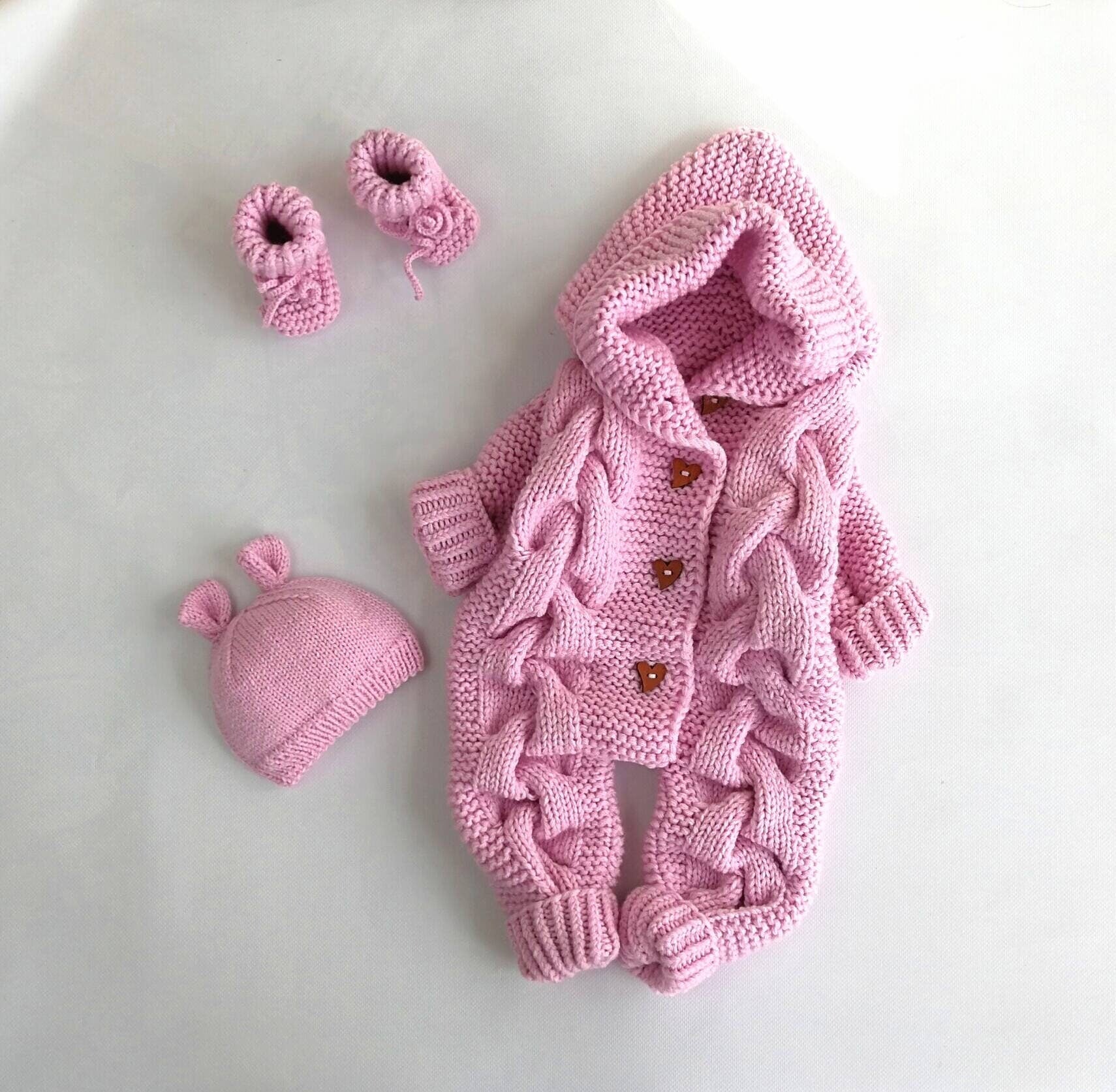 Handgefertigtes Baby-Strampler- und Booties-Set für Mädchen